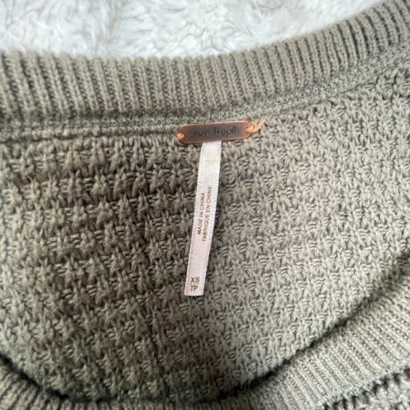 Free People Size XS Olive Green Sunset Cold Shoulder Thermal Knit Sweater Tunic - Picture 3 of 8